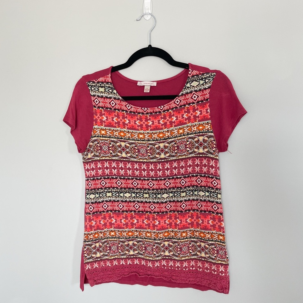 cb Established 1962 Women's Short Sleeve maroon geometric top Size Small